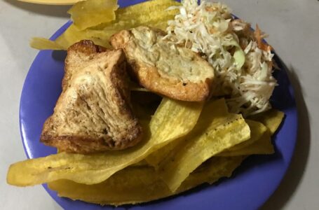 Las tradicionales tajadas con queso en Nicaragua