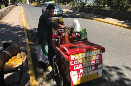 El negocio de vender raspados en Nicaragua
