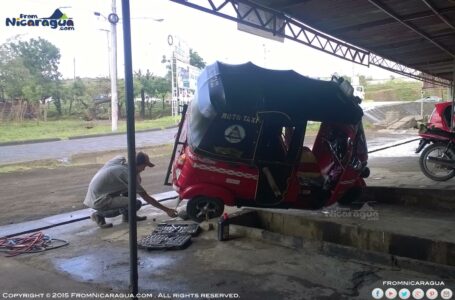 Las Caponeras en Nicaragua en medio de trabajo y transporte de bajo costo